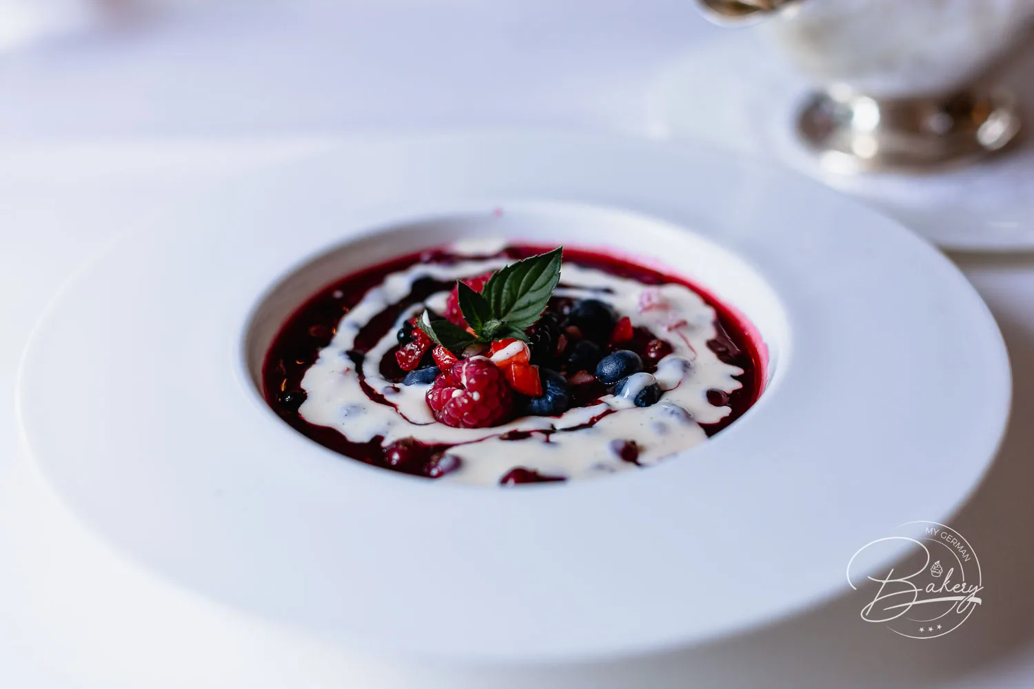 Rote Grütze im Atlantic Hotel Restaurant - Hummersuppe Rezept - Beste Suppe in Hamburg mit Tradition seit 1909 - Anleitung einfaches Rezept für Hummersuppe - gelingt immer - ein Rezept über Jahrzehnte nicht öffentlich, VIPs lieben diese Hummersuppe aus Hamburg - Restaurant Atlantic Hamburg - Fine Dining Experience - Foodblog