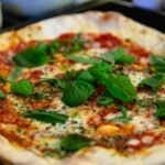 Pizzateig Rezept - bester Pizzateig selber machen - Pizza Grundrezept Rezept für Pizza - schneller Pizzateig - Pizza selber backen - Pizzateig mit Mehl, Wasser, Hefe, Öl, Salz und Gewürze. Leckeres Pizzateig Rezept