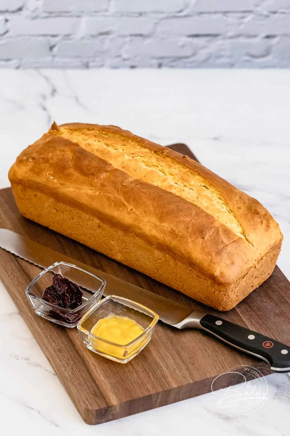 Einfacher süßer Stuten - Brot Rezept - Leckeres Brot schnell selbstgemacht - gelingt immer - wie beim Bäcker - frisch selbst gebacken - Sonntagsfrühstück - Stuten und süßes Weißbrot - Rezept für einfachen süßen Stuten als Brot Rezept. Leckeres süßes Brot schnell gebacken. Zutaten: Mehl, Zucker, Milch, Eier, Hefe, Butter