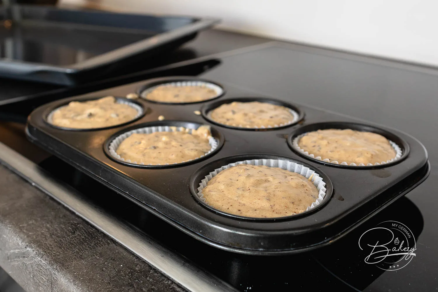Espresso Muffins Rezept - Kaffee Muffins Backanleitung - Muffins mit Schokolade, Nüssen, Früchten - schnell gemachte Muffins - einfaches Backrezept für Kinder und Erwachsene - Minikuchen Rezept für leckere Kaffee Muffins. Muffins und Cupcakes mit Kaffee Geschmack, dunkler Schokolade, Nüssen
