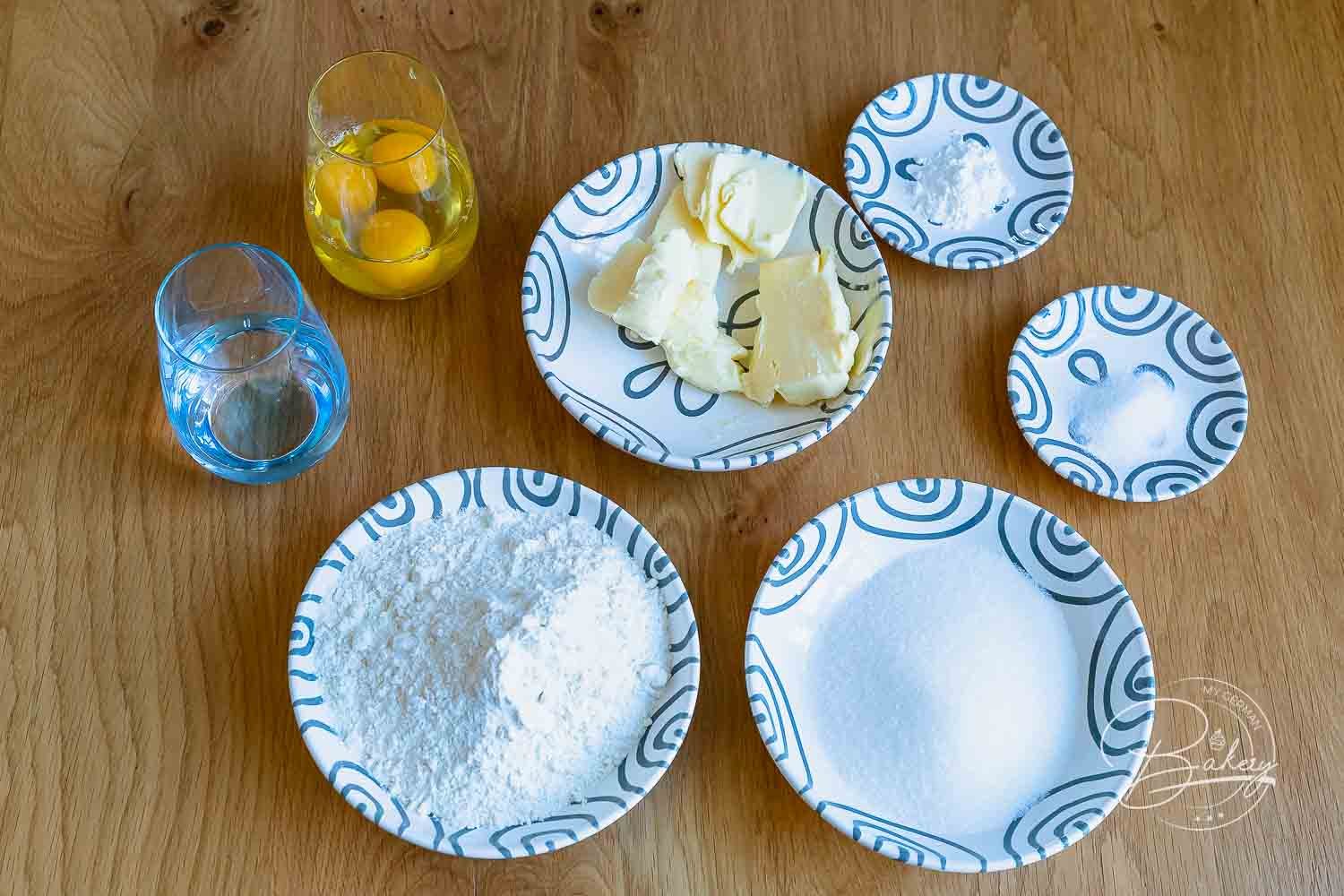 Knusprige Waffeln ohne Milch - Waffelteig Rezept schnelle Waffeln - einfaches Rezept und Waffelrezept laktosefrei - Anleitung für Waffeln ohne Milch - Backrezept für kinderleichte Waffeln - gelingen immer - Herzwaffeln mit Stäbchen backen - Kindergeburtstag