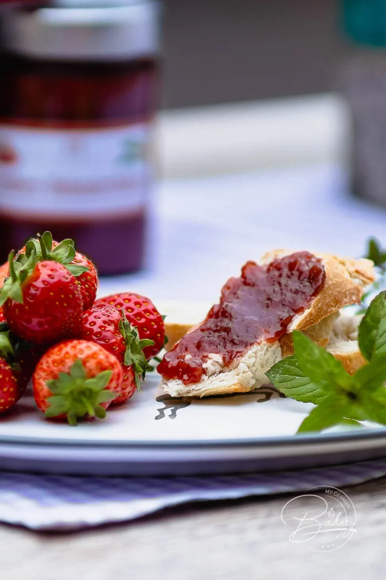 Erdbeermarmelade Rezept - ganz schnell selbst gemacht - Rezept Erdbeermarmelade einfach - Marmelade kochen - Marmelade aus Erdbeeren selber machen - frische Erdbeeren, Tiefkühl Erdbeeren, TK Erdbeeren - Einfache Anleitung zur Beerenmarmelade auch Himbeeren,