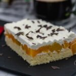 Leichtes Rezept Biskuit Kuchen - einfacher Sahnekuchen Rezept mit Pfirsichen - Sahnebiskuit Kuchen mit Pfirsichen als leichter Sommerkuchen - Leichtes Rezept Biskuit Kuchen - Schritt für Schritt Anleitung zum Biskuitboden