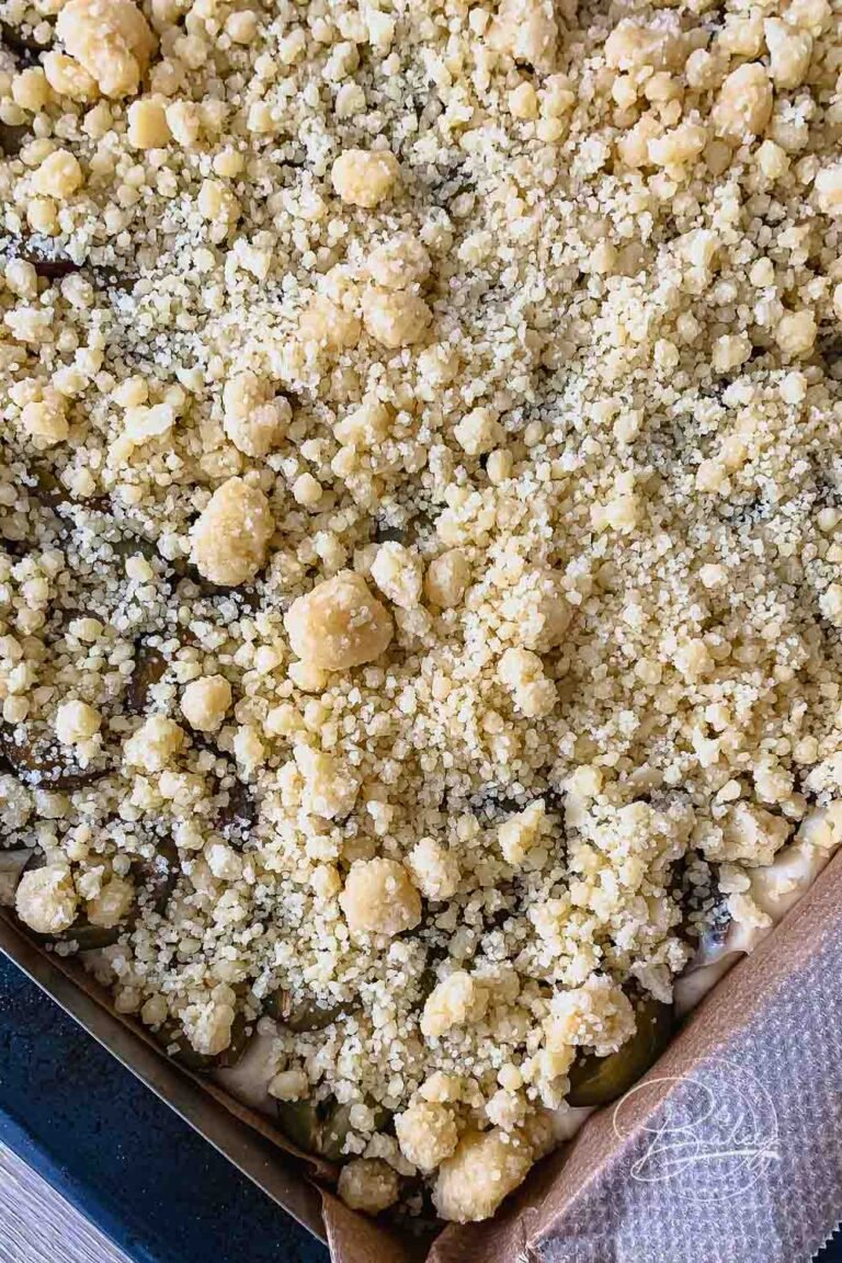 Pflaumen Streuselkuchen Rezept - Zwetschgen Kuchen mit Hefe - Bester Zwetschgenkuchen als Hefekuchen - Pflaumenkuchen mit Hefe und Streuseln - perfekt für den Sommer - Leckeres Hefekuchen Rezept für Pflaumen Streuselkuchen, Zwetschgenkuchen mit Streuseln. Schnell, einfach, Schritt-für-Schritt, Pflaumenkuchen