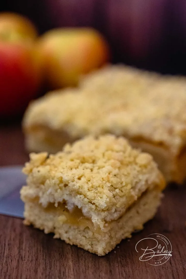 Einfacher Apfelkuchen mit Streusel Rezept ohne Hefe - Apfelkuchen und Streuselkuchen mit Apfelmus - ohne Hefe ganz einfach und schnell - frische Äpfel - Apfelkuchen Rezept ohne Hefe mit Streuseln - schnell und einfach mit Mürbeteig - Schneller, einfacher Apfelkuchen mit Streusel Rezept für einen Streuselkuchen mit Apfelmus statt Äpfeln. Obstkuchen ohne Milch und ohne Hefe für