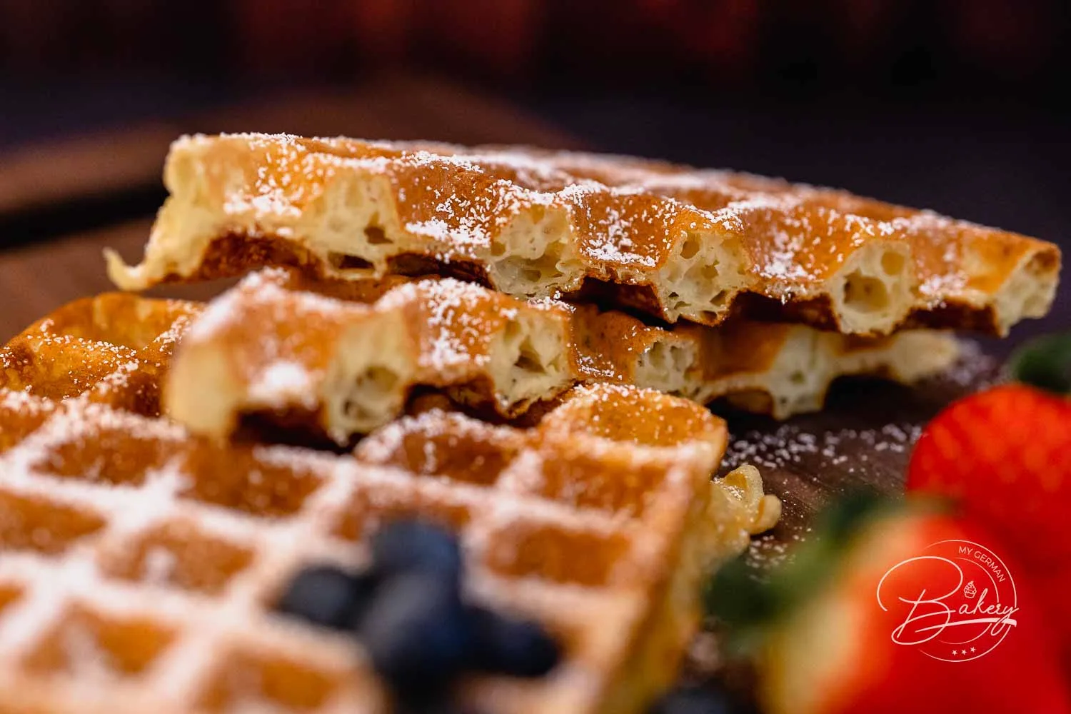 Belgische Waffeln Rezept - einfacher Waffelteig - 10 Waffeln - leckerer Waffelteig - Schnelles und einfaches Rezept für belgische Waffeln und leckerem Waffelteig. Außen knusprig und innen soft, weich mit Mehl, Milch, Eiern