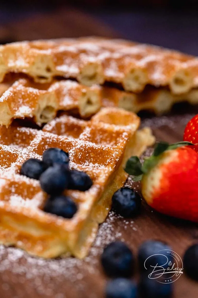Belgische Waffeln Rezept - einfacher Waffelteig - 10 Waffeln - leckerer Waffelteig - Schnelles und einfaches Rezept für belgische Waffeln und leckerem Waffelteig. Außen knusprig und innen soft, weich mit Mehl, Milch, Eiern