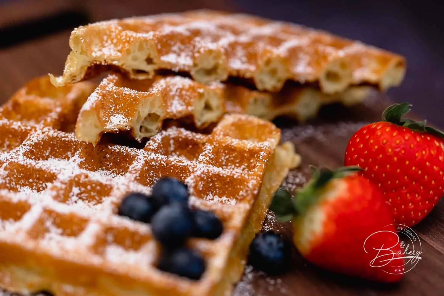 Belgische Waffeln Rezept - einfacher Waffelteig - 10 Waffeln - leckerer Waffelteig - Schnelles und einfaches Rezept für belgische Waffeln und leckerem Waffelteig. Außen knusprig und innen soft, weich mit Mehl, Milch, Eiern