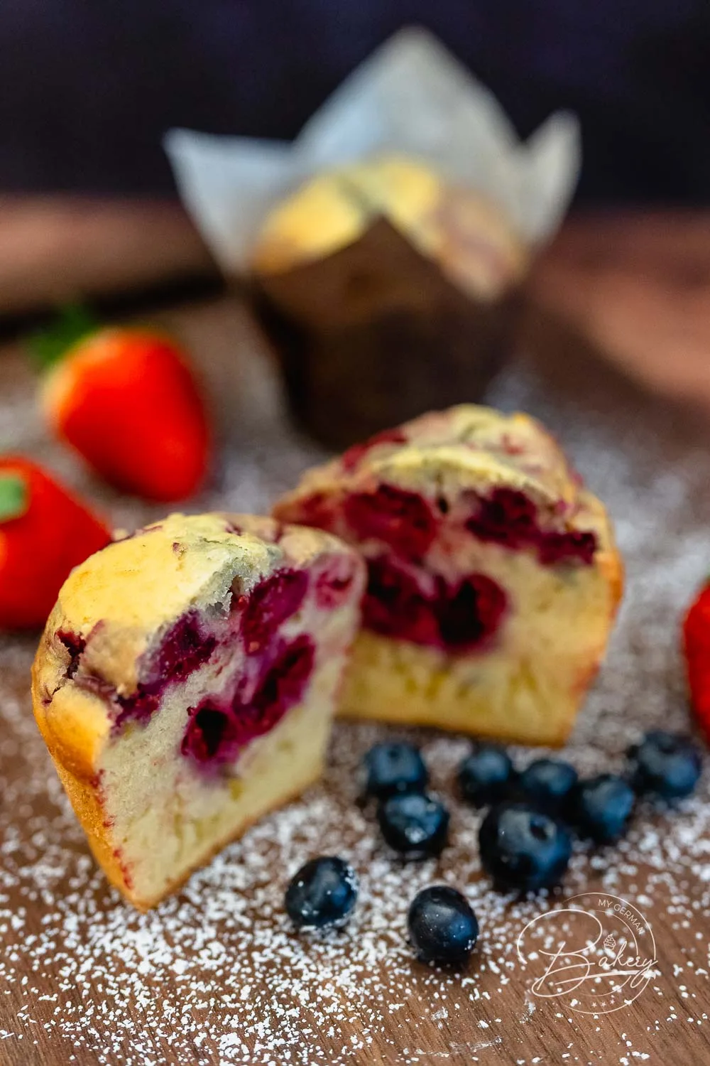 Einfaches Himbeer-Muffins Rezept - beste Muffins mit Buttermilch - Himbeer-Muffins wie in Amerika - lecker, locker, fluffig - einfach selbst gemacht und gebacken - Muffins mit Himbeeren - Bestes Himbeer-Muffins Rezept - schnell, lecker und leicht mit Buttermilch, Natron, Mehl