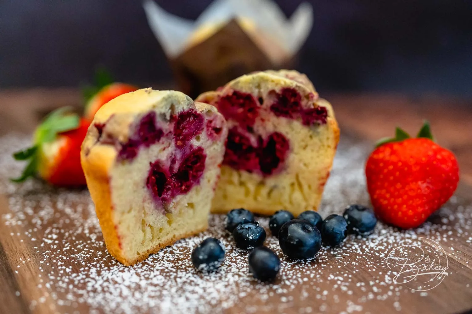 Einfaches Himbeer-Muffins Rezept - beste Muffins mit Buttermilch - Himbeer-Muffins wie in Amerika - lecker, locker, fluffig - einfach selbst gemacht und gebacken - Muffins mit Himbeeren - Bestes Himbeer-Muffins Rezept - schnell, lecker und leicht mit Buttermilch, Natron, Mehl