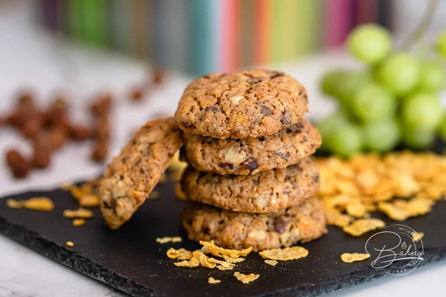 Knusprige Cornflakes-Kekse mit Schokolade - selbst gemacht - Rezept für schnelle Kekse mit Cornflakes, Schokolade und Nüssen - Knusperkekse und knusprige Kekse - Beste Cornflakes-Kekse Rezept - Leckere und knusprige Cornflakes Kekse mit softem Kern und Crunch durch Cornflakes
