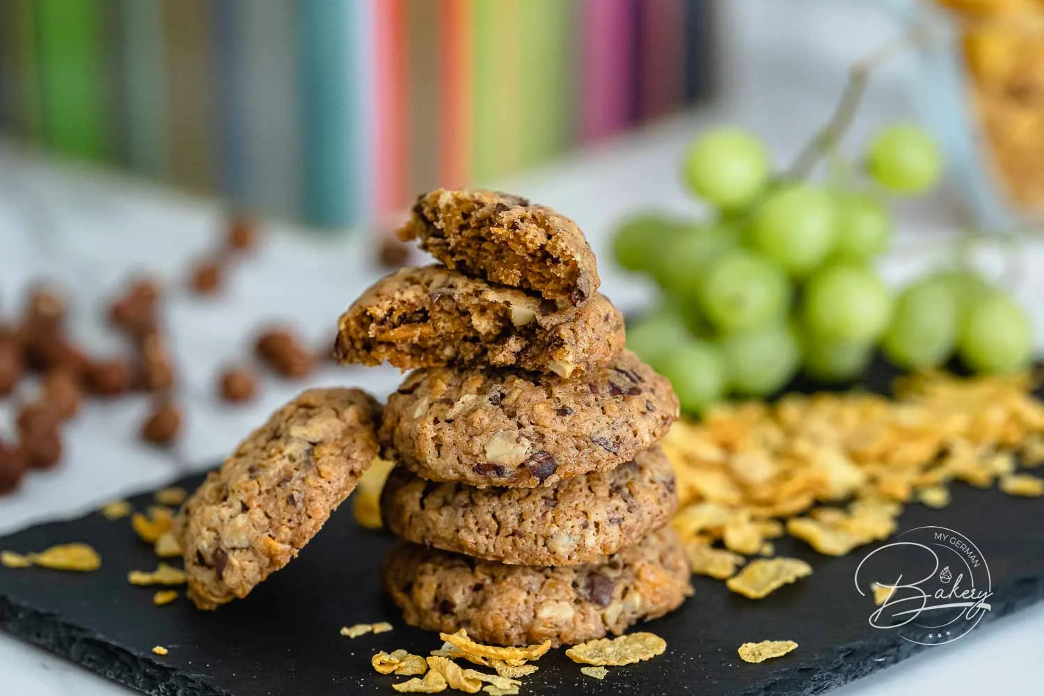 Knusprige Cornflakes-Kekse mit Schokolade - selbst gemacht - Rezept für schnelle Kekse mit Cornflakes, Schokolade und Nüssen - Knusperkekse und knusprige Kekse - Beste Cornflakes-Kekse Rezept - Leckere und knusprige Cornflakes Kekse mit softem Kern und Crunch durch Cornflakes