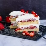 Leichte Erdbeer-Sahne-Torte - Lockerer Biskuit-Kuchen - einfach gemacht - Erdbeer-Sahne Kuchen und Sahnekuchen mit Biskuit boden als Torte für Feiern - Leckere und einfache Erdbeer-Torte und Erdbeer-Kuchen