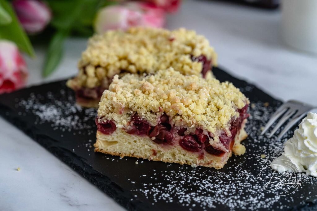 Kirsch Streuselkuchen Rezept - Blechkuchen mit Hefe