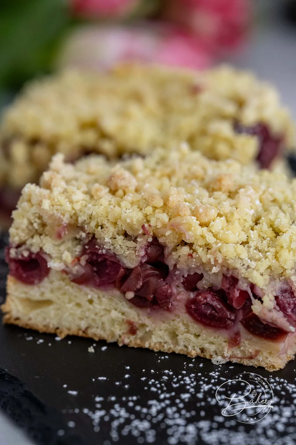 Kirsch Streuselkuchen Rezept - Hefekuchen lecker und einfach - Leckeres Kirsch Streuselkuchen Rezept für Hefekuchen und Streuselkuchen. Kuchen mit Butterstreuseln und Sauerkirschen, Kirschen und Schattenmorellen - schnelle einfache Anleitung - leckerer Hefekuchen - Rezept Blechkuchen - einfacher Kuchen mit Trockenhefe