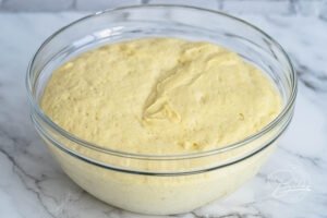 Hefe - Süßer Stuten als Osterbrot - Hefezopf zum Oster-Frühstück - Rezept Süßer Stuten als Osterbrot - Hefezopf zum Oster-Frühstück - einfach gemacht als Brioche - Leckeres Osterbrot als süßer Stuten und einfacher Hefezopf zum Oster-Frühstück oder Brunch zu Ostern. Fluffig und pur, aber auch mit Mandeln oder Rosinen