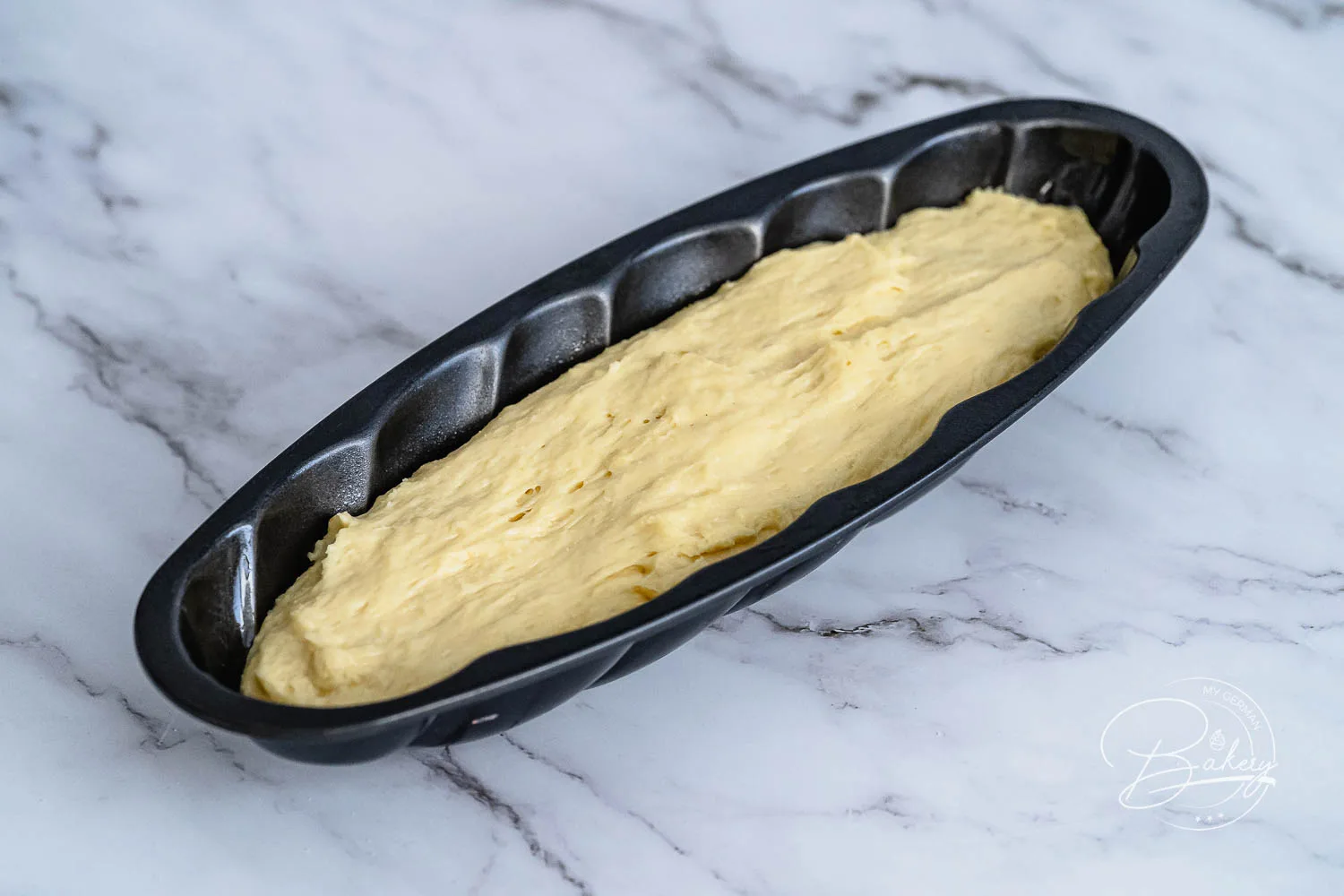 Backform Hefezopf - Süßer Stuten als Osterbrot - Hefezopf zum Oster-Frühstück - Rezept Süßer Stuten als Osterbrot - Hefezopf zum Oster-Frühstück - einfach gemacht als Brioche - Leckeres Osterbrot als süßer Stuten und einfacher Hefezopf zum Oster-Frühstück oder Brunch zu Ostern. Fluffig und pur, aber auch mit Mandeln oder Rosinen