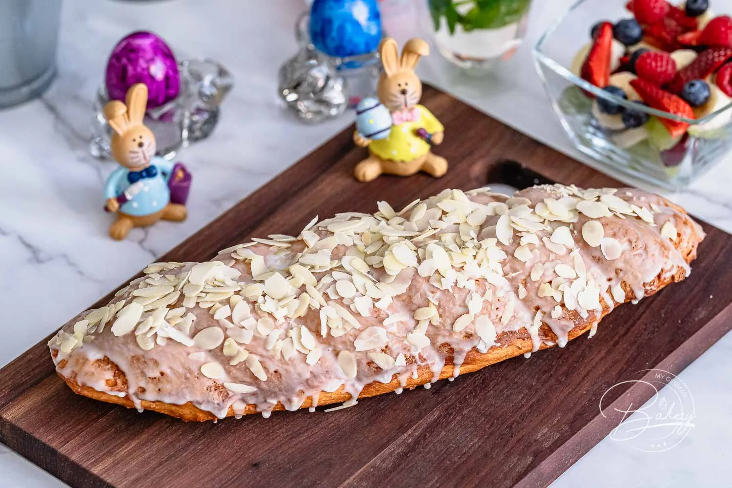 Süßer Stuten als Osterbrot - Hefezopf zum Oster-Frühstück - Rezept Süßer Stuten als Osterbrot - Hefezopf zum Oster-Frühstück - einfach gemacht als Brioche - Leckeres Osterbrot als süßer Stuten und einfacher Hefezopf zum Oster-Frühstück oder Brunch zu Ostern. Fluffig und pur, aber auch mit Mandeln oder Rosinen