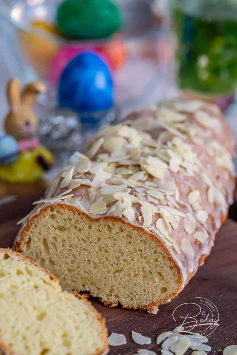 Süßer Stuten als Osterbrot - Hefezopf zum Oster-Frühstück - Rezept Süßer Stuten als Osterbrot - Hefezopf zum Oster-Frühstück - einfach gemacht als Brioche - Leckeres Osterbrot als süßer Stuten und einfacher Hefezopf zum Oster-Frühstück oder Brunch zu Ostern. Fluffig und pur, aber auch mit Mandeln oder Rosinen