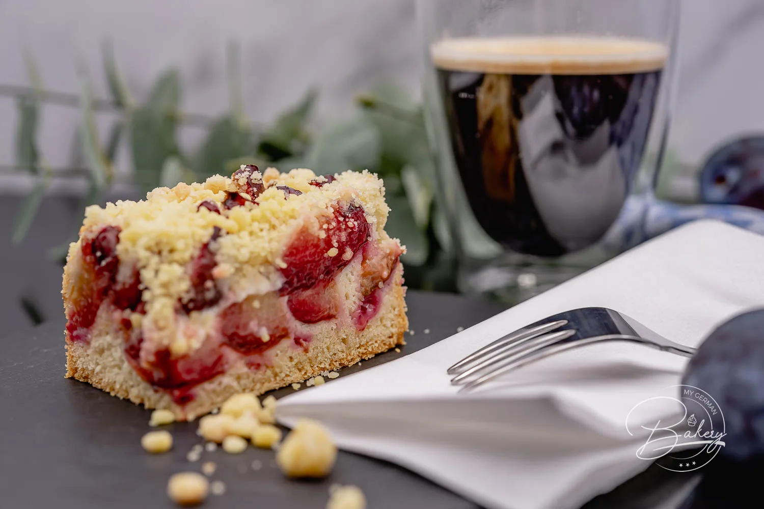 Pflaumen Streuselkuchen Rezept - Blechkuchen schnell und einfach - Pflaumenkuchen Rezept mit Streusel für ein Blech Zwetschgenkuchen. Schneller und einfacher Blechkuchen mit Pflaumen. Saftig, weich, knusprig,