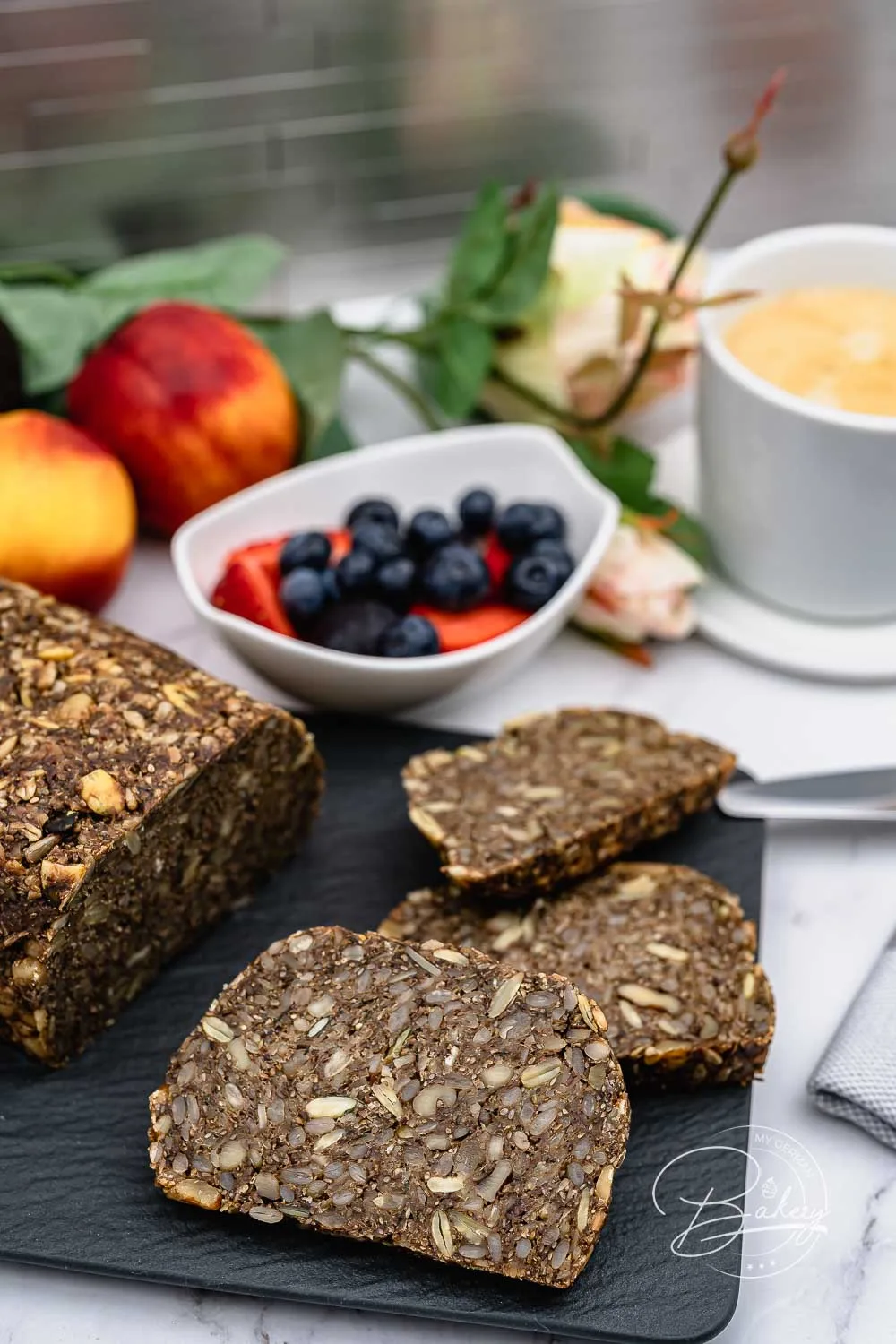 Low Carb Saatenbrot Rezept mit Backpulver - Gesundes Brot zum Frühstück als Körnerbrot mit Haferflocken - Rezept - Einfaches Saatenbrot ohne Mehl - gelingt schnell, nahrhaft, gesund - vegan und glutenfrei