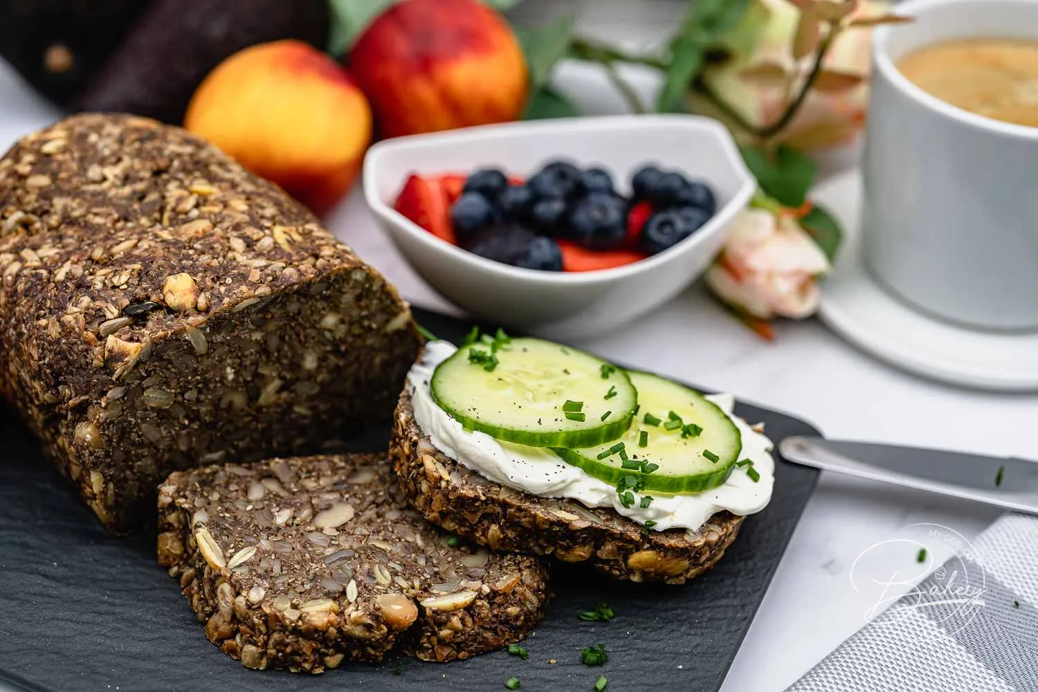 Low Carb Saatenbrot Rezept mit Backpulver - Gesundes Brot zum Frühstück als Körnerbrot mit Haferflocken - Rezept - Einfaches Saatenbrot ohne Mehl - gelingt schnell, nahrhaft, gesund - vegan und glutenfrei