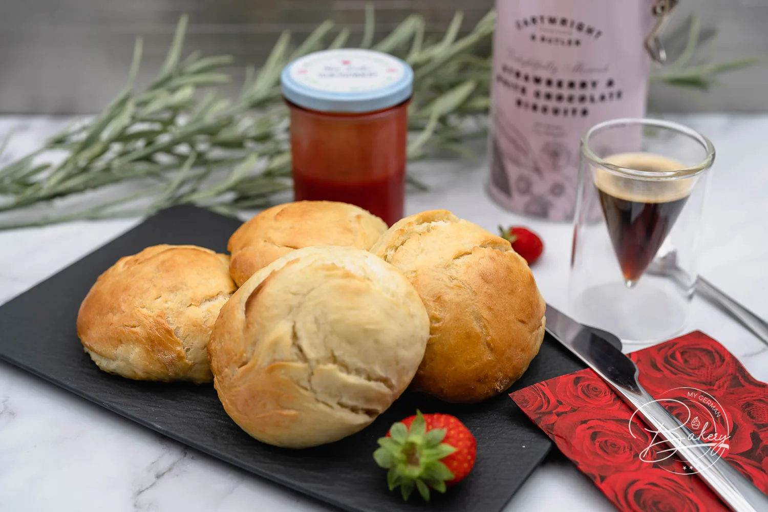 Leckere Milchbrötchen - bestes einfaches Brötchen Rezept für weiche Brötchen und Mürbchen - Rezept Milchbrötchen - einfache Mürbchen selber machen - schnelles Rezept für weiche Brötchen mit Joghurt