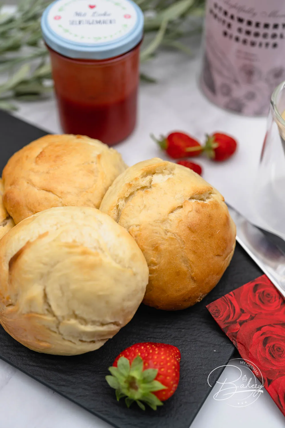 Leckere Milchbrötchen - bestes einfaches Brötchen Rezept für weiche Brötchen und Mürbchen - Rezept Milchbrötchen - einfache Mürbchen selber machen - schnelles Rezept für weiche Brötchen mit Joghurt