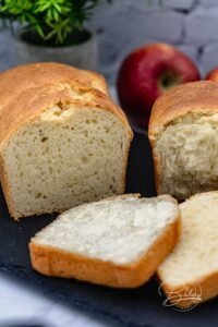 Brioche Rezept - lockerer französischer Stuten mit Butter, schnelles und einfaches Brioche Rezept für traditionell, weicher, lockerer französischer Stuten. Weißbrot zum Frühstück, süßer Stuten