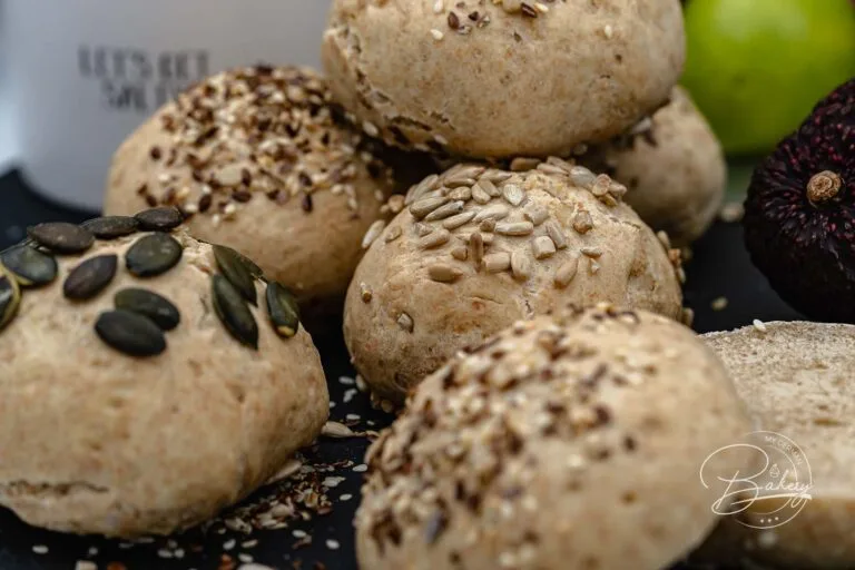Bestes Dinkel-Vollkornbrötchen Rezept für leckere dunkle Brötchen, die schnell gemacht sind und einfach lecker schmecken