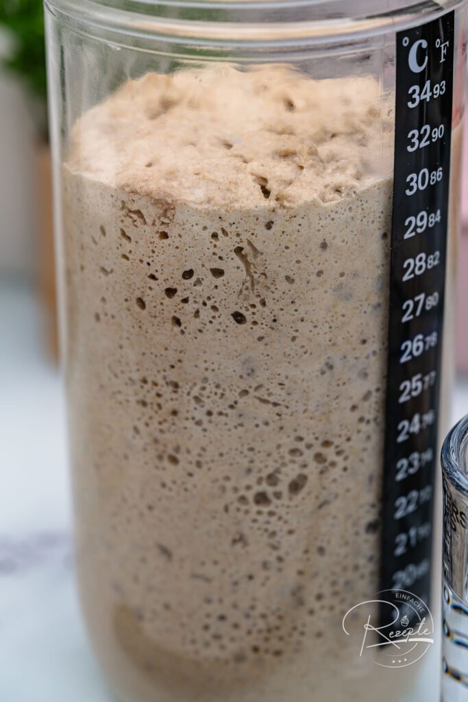 Grundrezept Sauerteig - funktioniert immer. Sauerteig selbst erstellen...